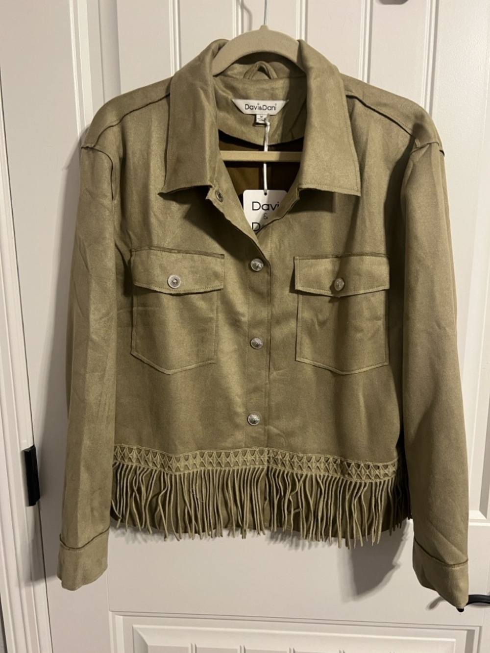 Davi & Dani Lt. Green Southwestern Snap Faux Suede Jacker w/Fringe. Women's Med